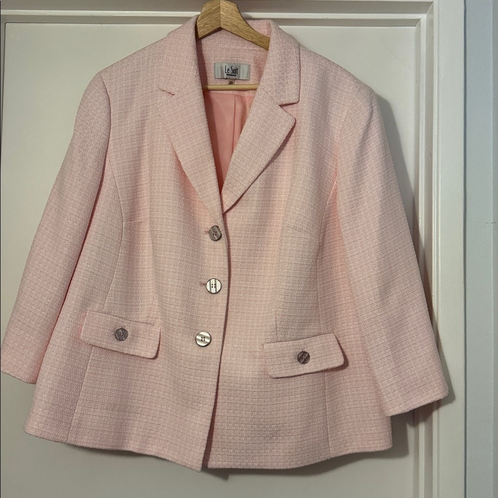 Pink Blazer skirt suit with Button Details Le Suit 18W EUC